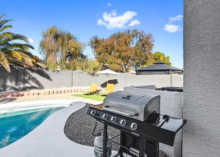 Modern Free Heated Pool Phoenix