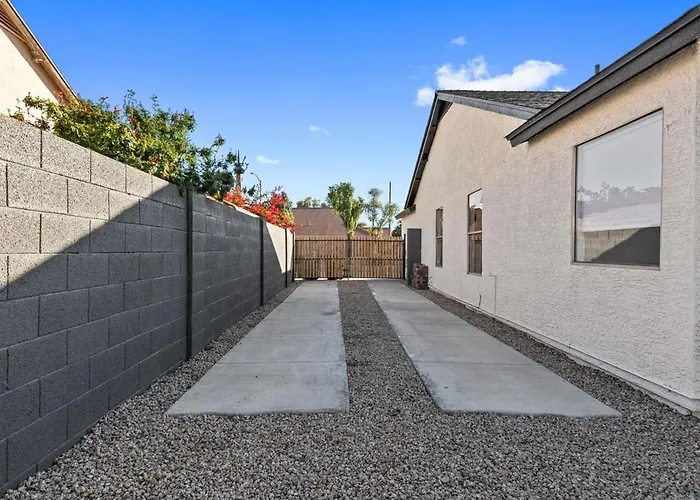Modern Free Heated Pool Phoenix